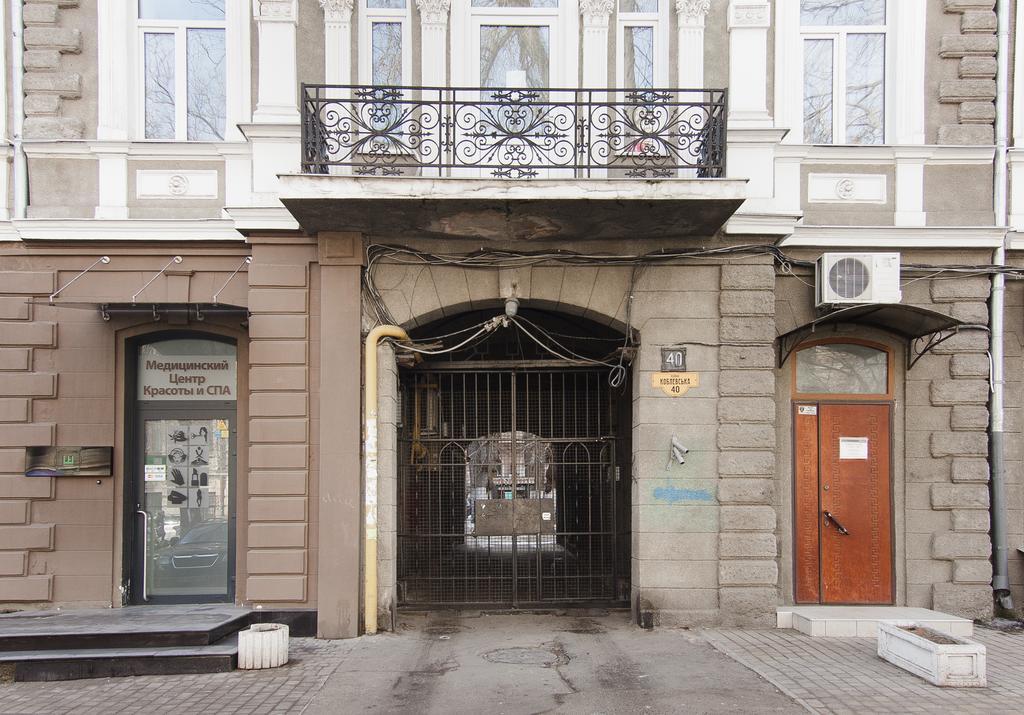 Club Suite Near Deribasovskaya Odessa Exteriör bild